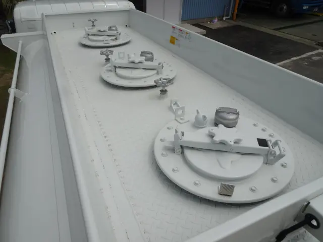 三菱 キャンター 2PG-FEB90(2WD)の写真9