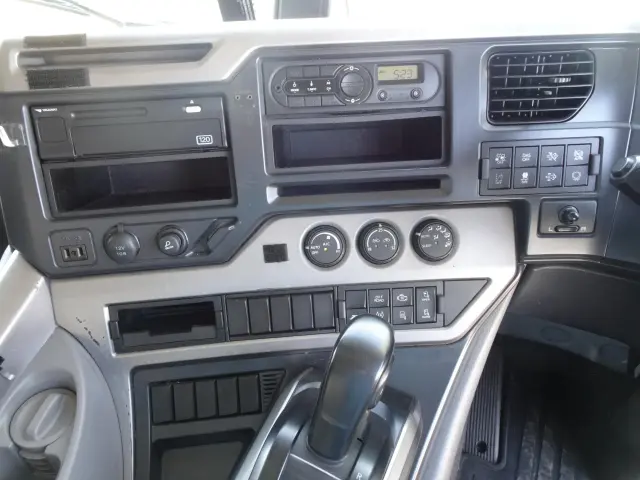 UD クオン 2PG-GK5AAB(2WD)の写真22