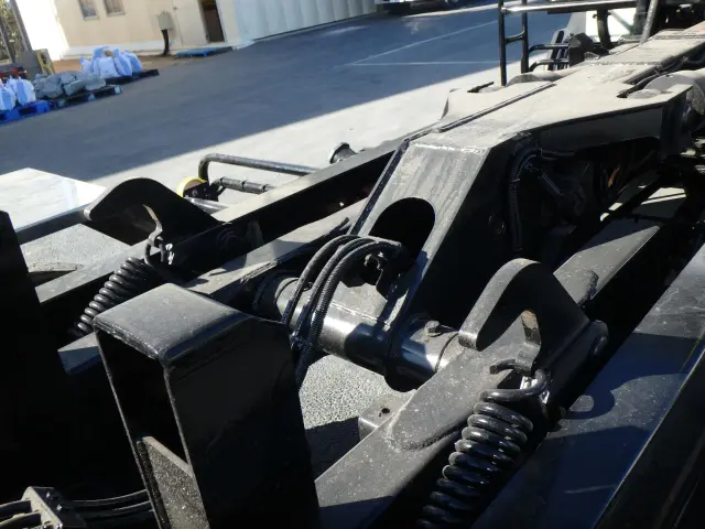 いすゞ フォワード TKG-FRR90S2(2WD)の写真10