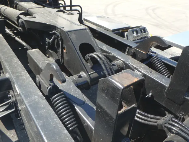 いすゞ フォワード TKG-FRR90S2(2WD)の写真10