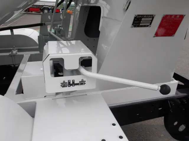 三菱 ファイター 2KG-FK72F(2WD)の写真6