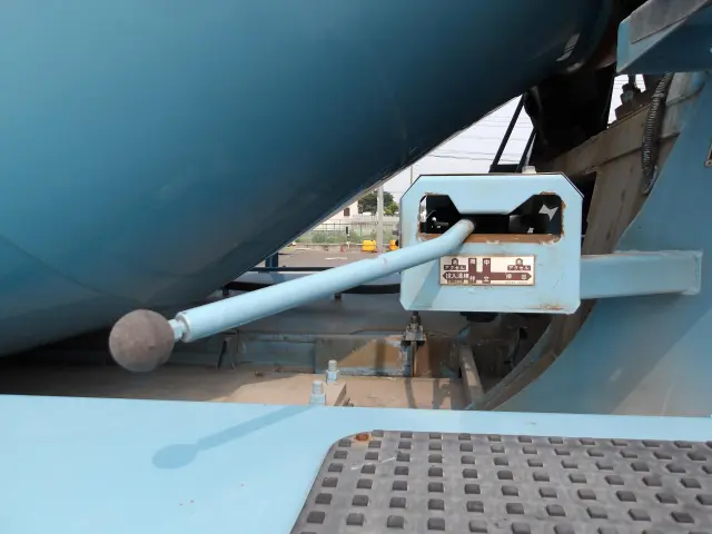 日野 プロフィア QKG-FS1AKAA(6x4)の写真6