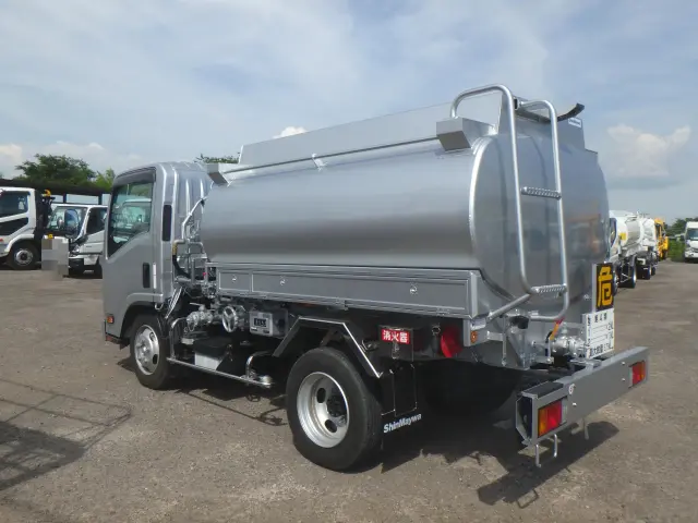 いすゞ エルフ 2RG-NMR88N(2WD)の写真2