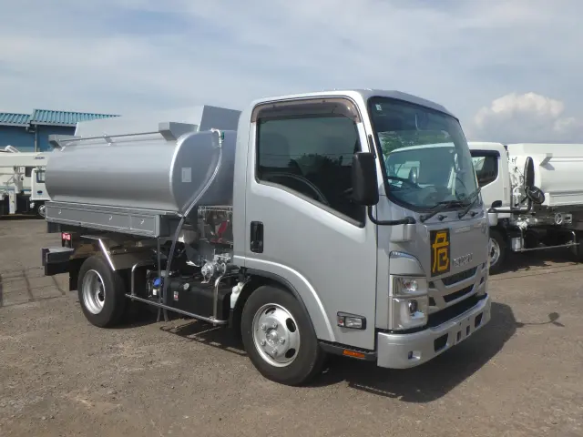 いすゞ エルフ 2RG-NMR88N(2WD)の写真3