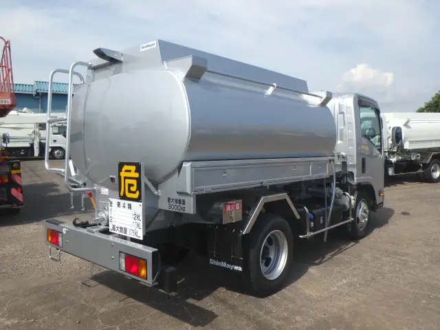 いすゞ エルフ 2RG-NMR88N(2WD)の写真4