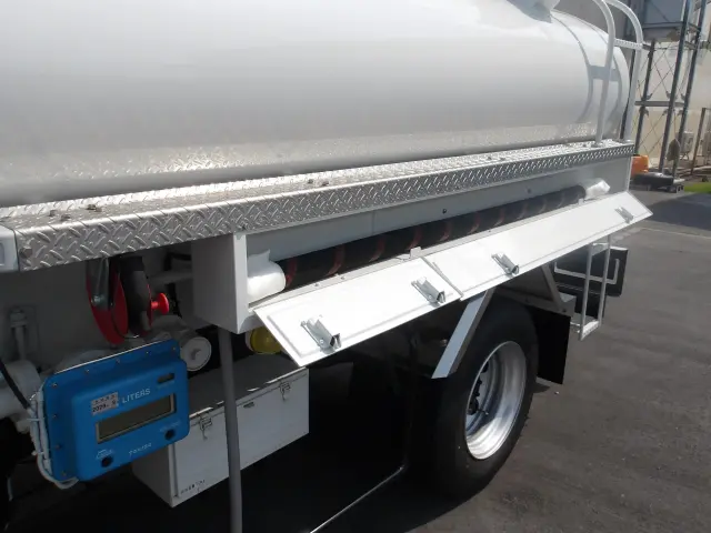 三菱 キャンター 2PG-FEB90(2WD)の写真14