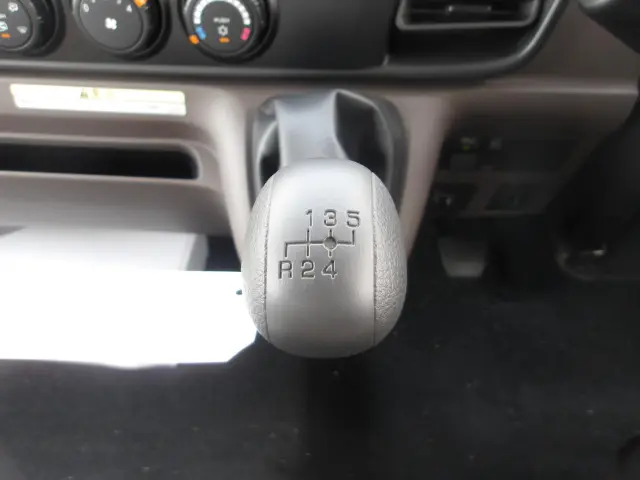 三菱 キャンター 2PG-FEB90(2WD)の写真24