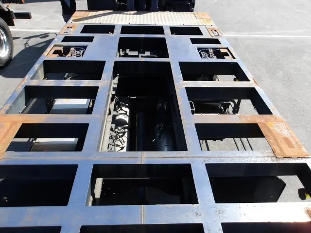 いすゞ ギガ QKG-CYH77A(8x4)の写真7