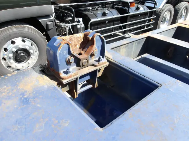 いすゞ ギガ QKG-CYH77A(8x4)の写真11