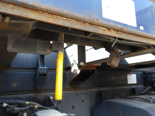 いすゞ ギガ QKG-CYH77A(8x4)の写真13