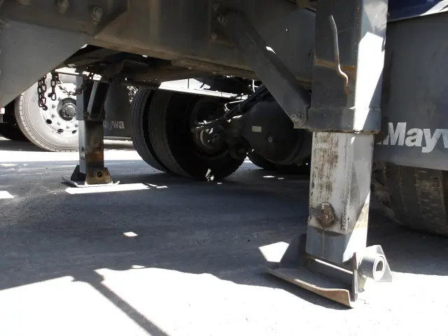 いすゞ ギガ QKG-CYH77A(8x4)の写真14