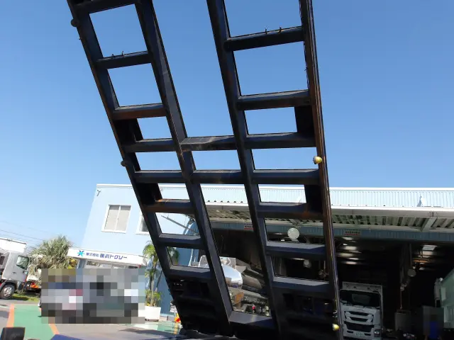 いすゞ ギガ QKG-CYH77A(8x4)の写真15