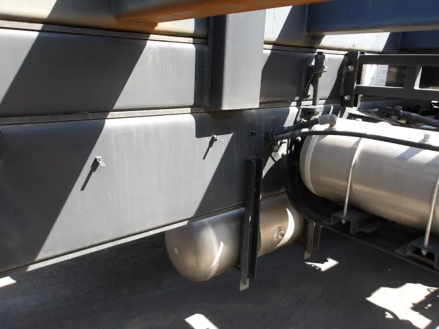 いすゞ ギガ QKG-CYH77A(8x4)の写真18