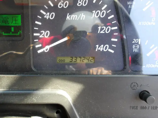 いすゞ ギガ QKG-CYH77A(8x4)の写真25