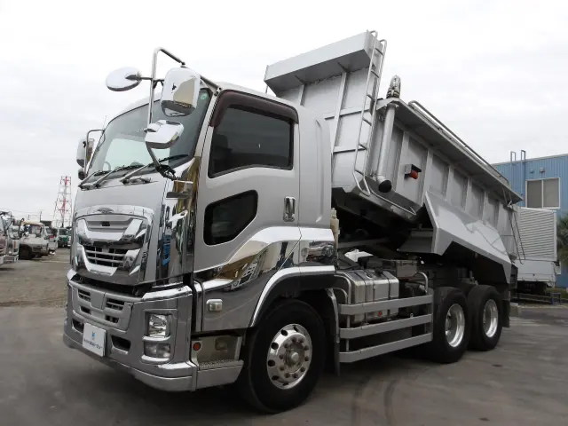 いすゞ ギガ QPG-CXZ77BT(6x4)の写真1