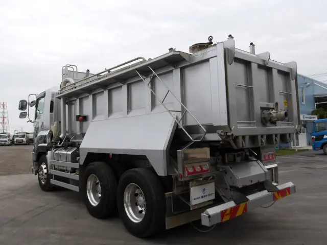 いすゞ ギガ QPG-CXZ77BT(6x4)の写真2