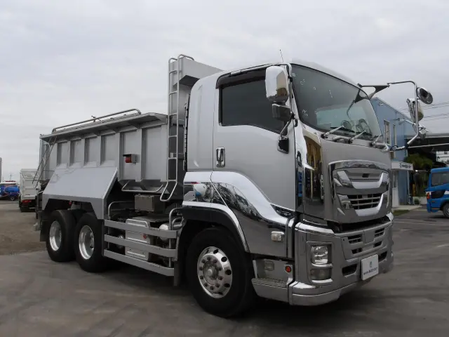 いすゞ ギガ QPG-CXZ77BT(6x4)の写真3