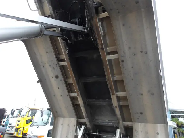 いすゞ ギガ QPG-CXZ77BT(6x4)の写真7