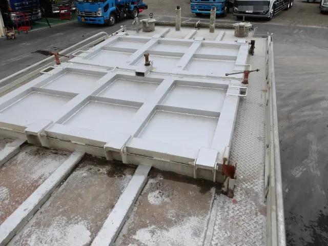 いすゞ ギガ QPG-CXZ77BT(6x4)の写真10