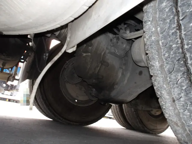 いすゞ ギガ QPG-CXZ77BT(6x4)の写真16