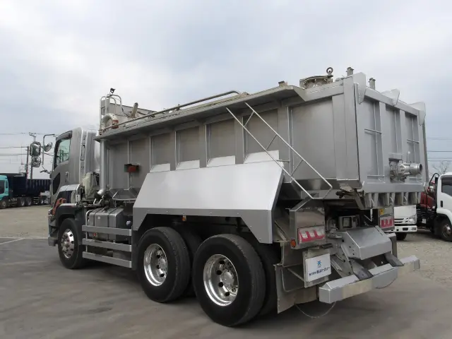 いすゞ ギガ QPG-CXZ77BT(6x4)の写真2