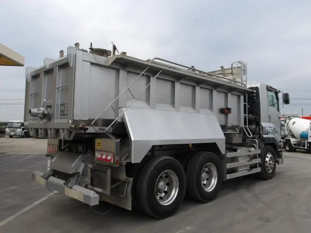 いすゞ ギガ QPG-CXZ77BT(6x4)の写真4