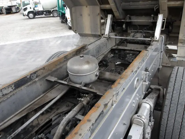 いすゞ ギガ QPG-CXZ77BT(6x4)の写真8