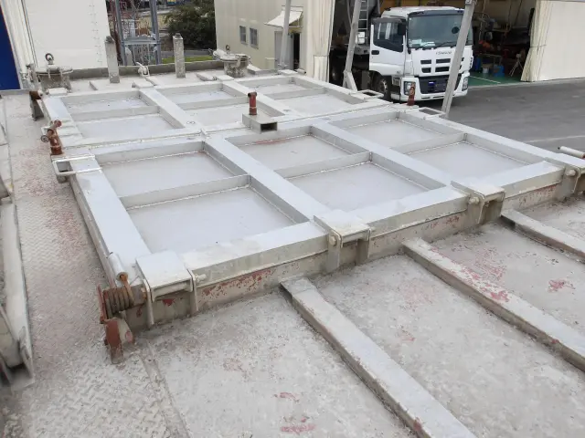 いすゞ ギガ QPG-CXZ77BT(6x4)の写真9