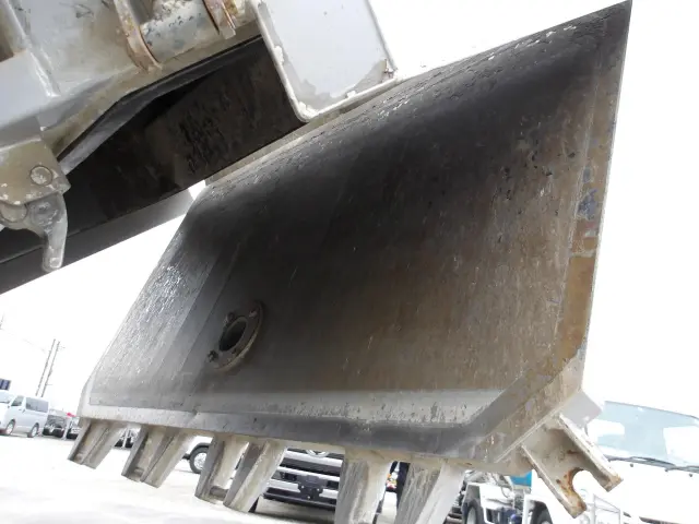 いすゞ ギガ QPG-CXZ77BT(6x4)の写真13