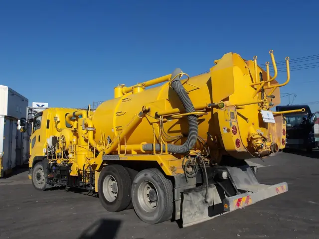 いすゞ ギガ 2PG-CYZ77CM(6x4)の写真2