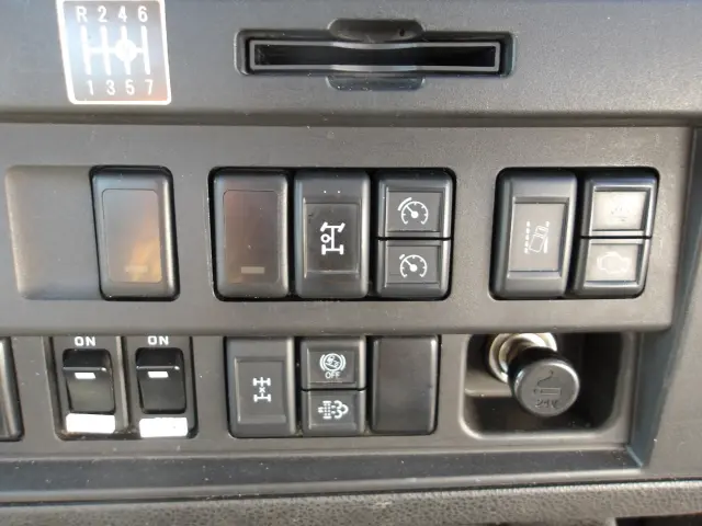 いすゞ ギガ 2PG-CYZ77CM(6x4)の写真24