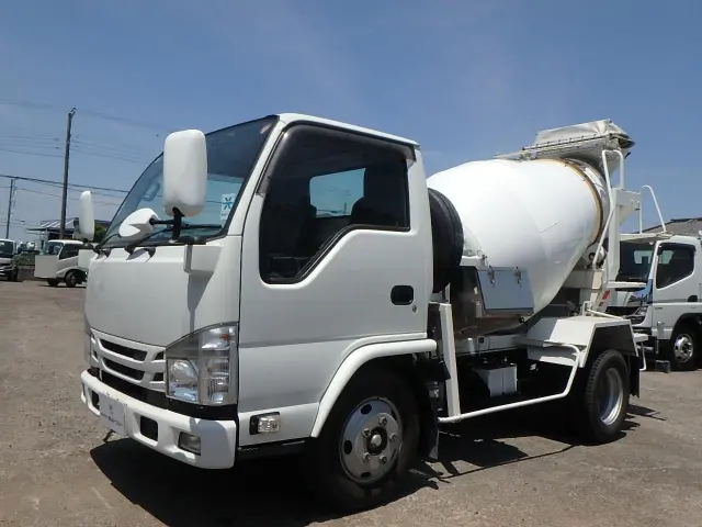 いすゞ エルフ 2RG-NKR88N(2WD)の写真1