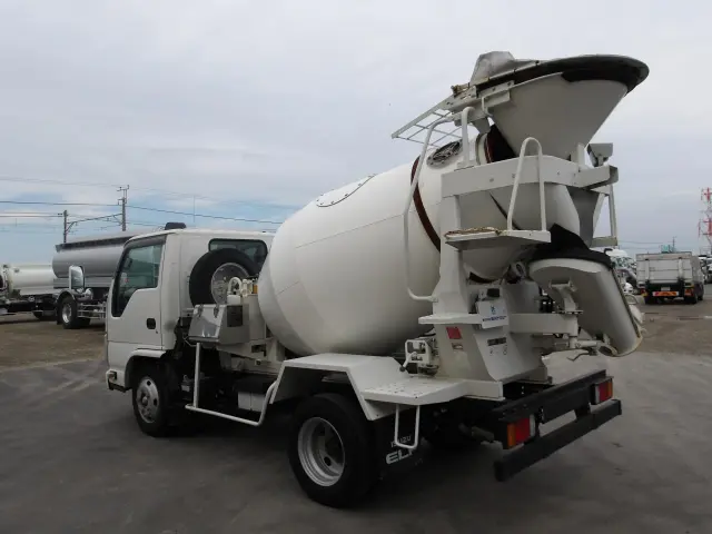 いすゞ エルフ 2RG-NKR88N(2WD)の写真2