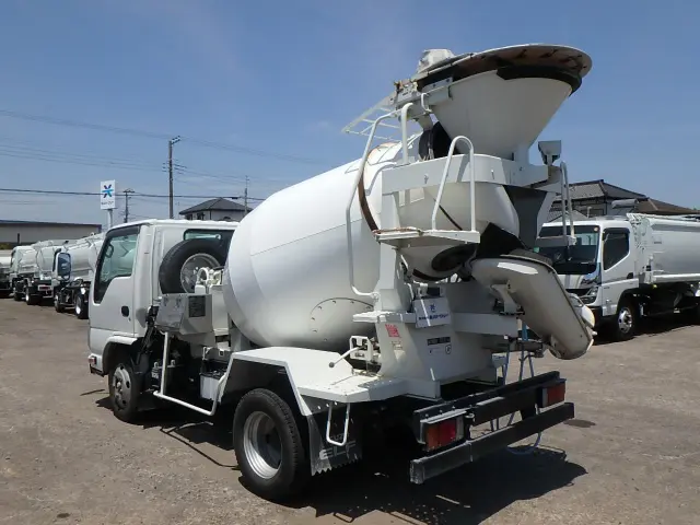 いすゞ エルフ 2RG-NKR88N(2WD)の写真2