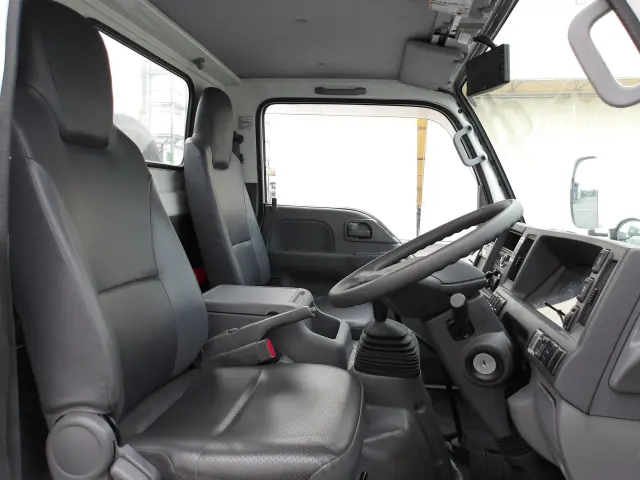 いすゞ エルフ 2RG-NKR88N(2WD)の写真19