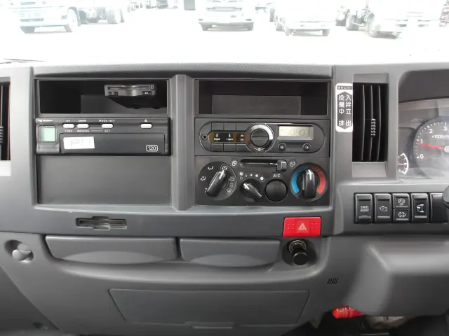 いすゞ エルフ 2RG-NKR88N(2WD)の写真22