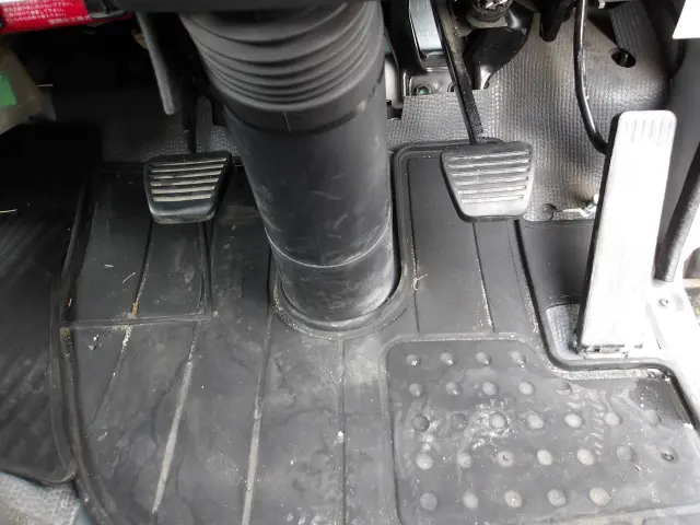 いすゞ エルフ 2RG-NKR88N(2WD)の写真25