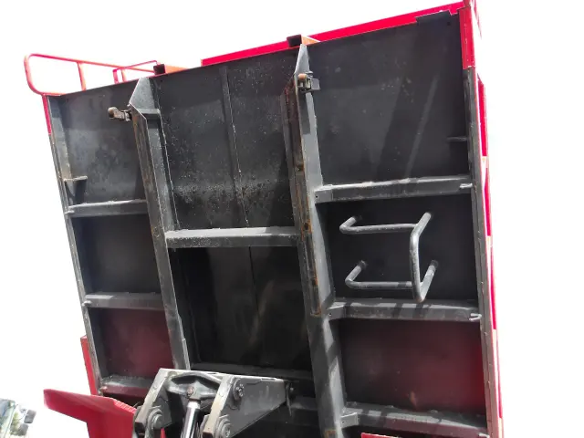 いすゞ フォワード 2RG-FRR90S2(2WD)の写真7