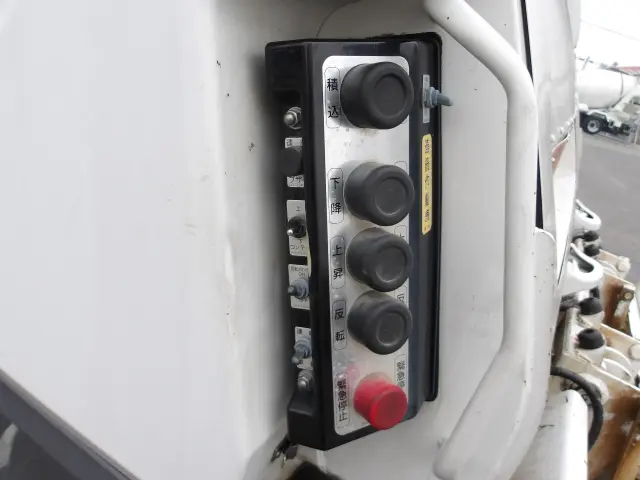 いすゞ フォワード 2RG-FRR90S2(2WD)の写真7