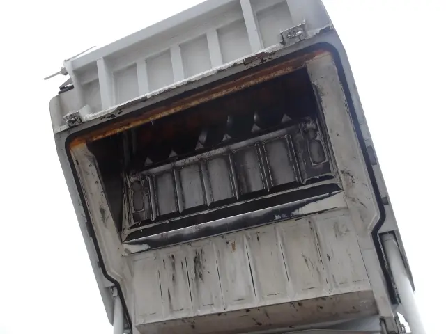 いすゞ フォワード 2RG-FRR90S2(2WD)の写真9