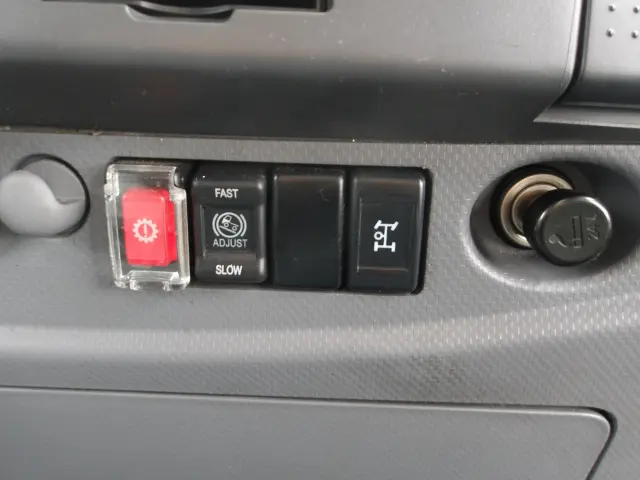 いすゞ フォワード 2RG-FRR90S2(2WD)の写真24