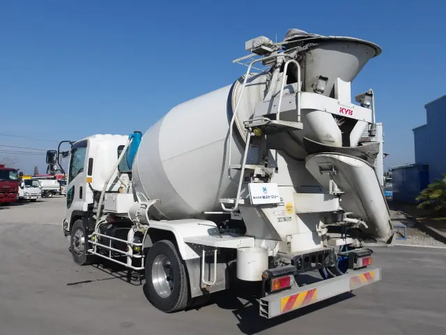 いすゞ フォワード 2PG-FTR90U2(2WD)の写真2