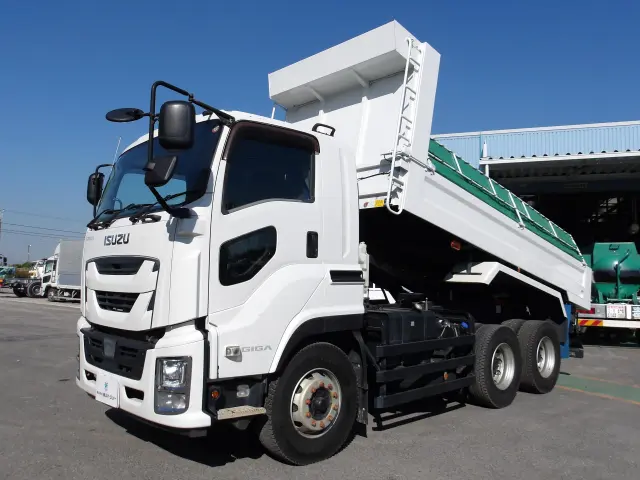 いすゞ ギガ 2PG-CXZ77CT(6x4)の写真1