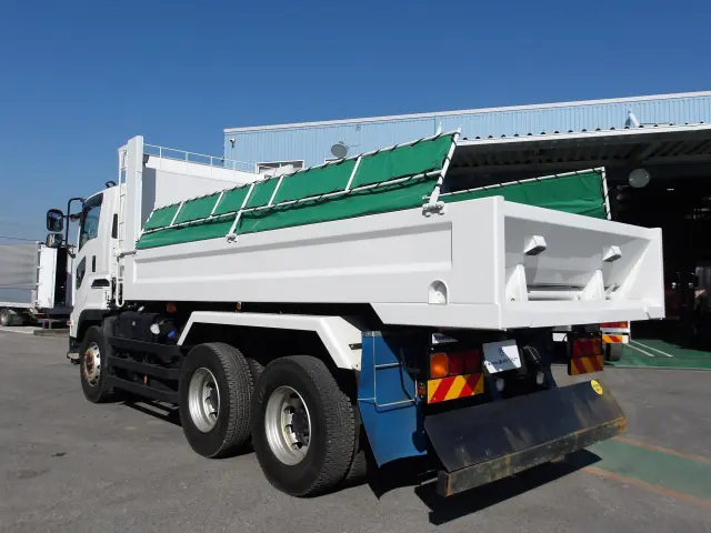 いすゞ ギガ 2PG-CXZ77CT(6x4)の写真2