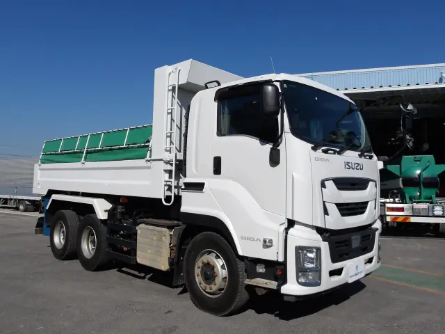 いすゞ ギガ 2PG-CXZ77CT(6x4)の写真3