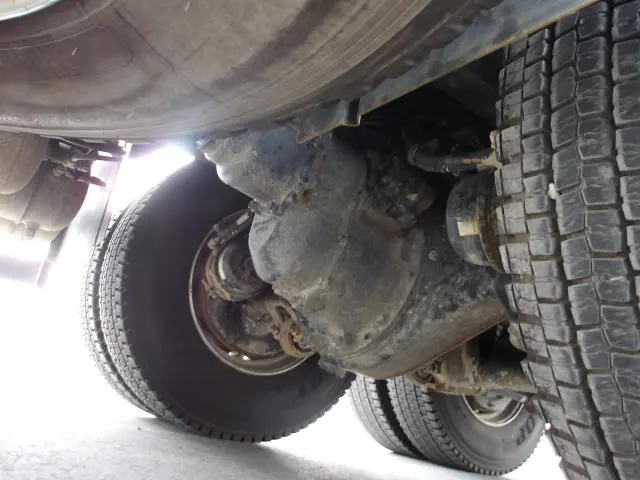 いすゞ ギガ 2PG-CXZ77CT(6x4)の写真14