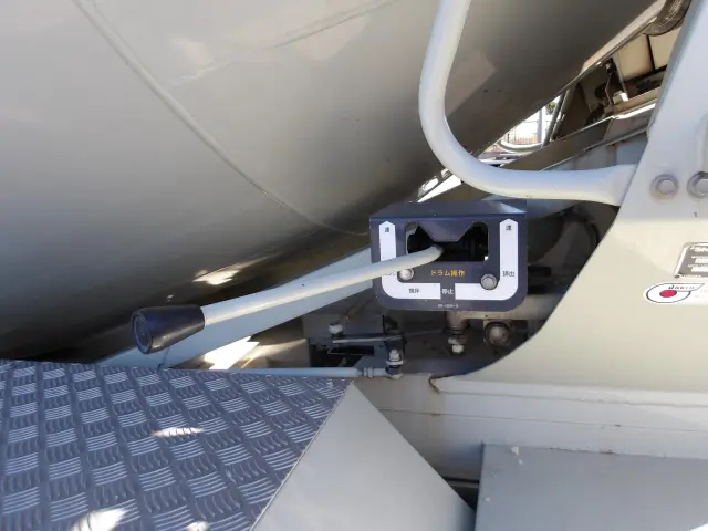 いすゞ フォワード LKG-FTR90S2(2WD)の写真6