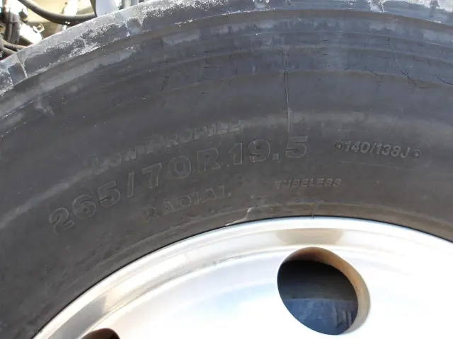 いすゞ フォワード LKG-FTR90S2(2WD)の写真18