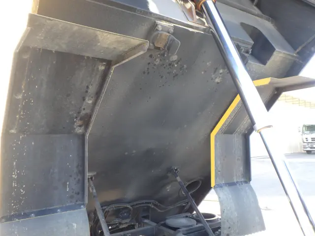 いすゞ エルフ TPG-NKR85N(2WD)の写真10