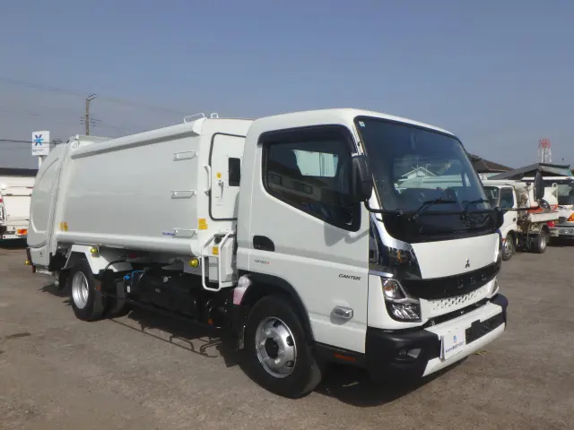 三菱 キャンター 2PG-FEB90(2WD)の写真3